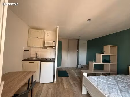 studio semi-meublé à louer rénové - avec parking centre vannes