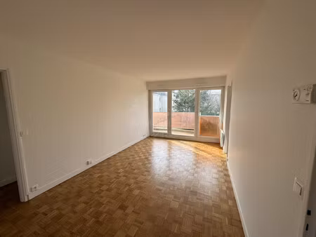 charmant t2 avec balcon  parking et vue sur jardin – montrouge