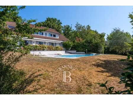 maison familiale de 230 m² – terrain 1570 m² – 5 chambres – piscine