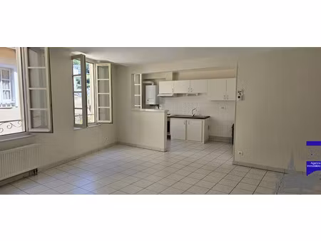 location appartement 3 pièces 73 m² à tulle (19000)  496 €