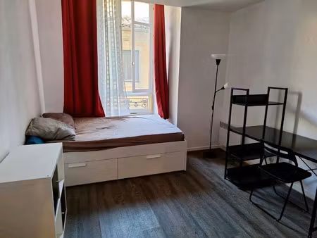location meublée appartement 1 pièce 23 m² à nimes (30000)  520 €