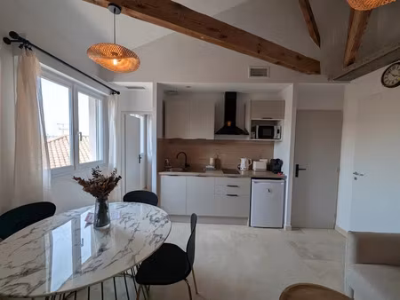 location meublée appartement 2 pièces 30 m² à arles (13200)  590 €