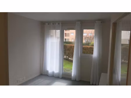 location appartement 1 pièce 18 m² à cergy (95000)  671 €