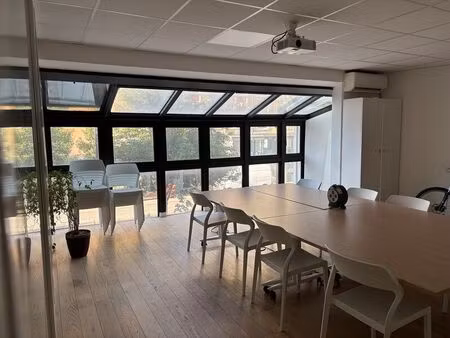 location bureaux 79 m² à 162 m²