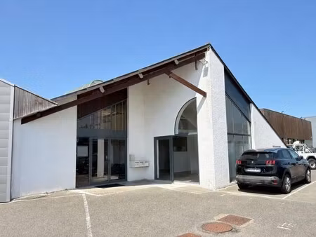 location commerce auray 56400 95m²