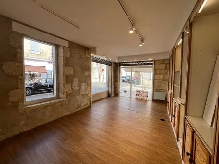 location commerce 2 pièces 37 m² à rochefort (17300)