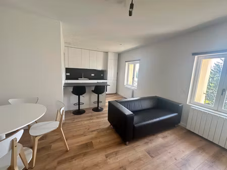 a louer ce magnifique t2 disponible de suite