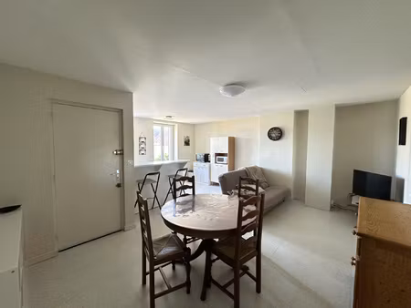 appartement t2 meublé - centre de gibles