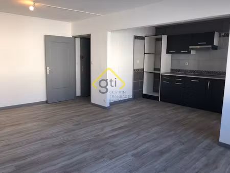 a louer grand f2 renove ste clotilde