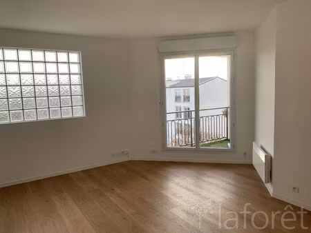 alfortville nord  studio avec balcon et parking