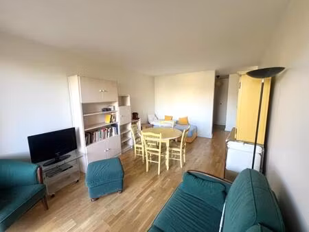 charmant studio lumineux et en bonne état