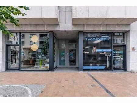 à vendre — rez-de-chaussée commercial  rés. pieterman  dumo