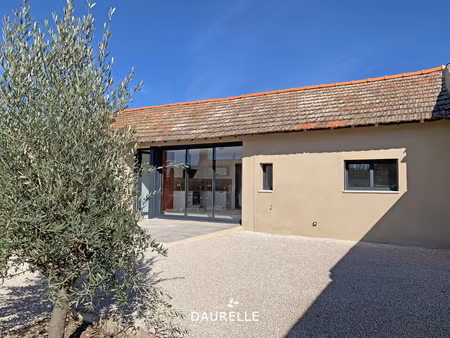 a louer à molleges  maison mitoyenne avec 2 chambres  terras