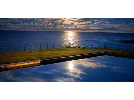 villa avec piscine en bord de mer antheor (83)
