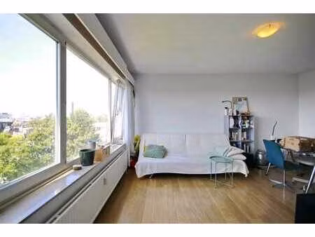 quartier stéphanie : appartement lumineux  semi-meublé
