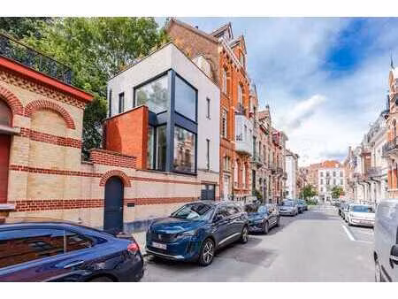 quartier européen : maison contemporaine neuve avec rooftop