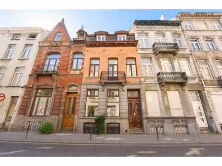 maison offrant 5ch et jardin