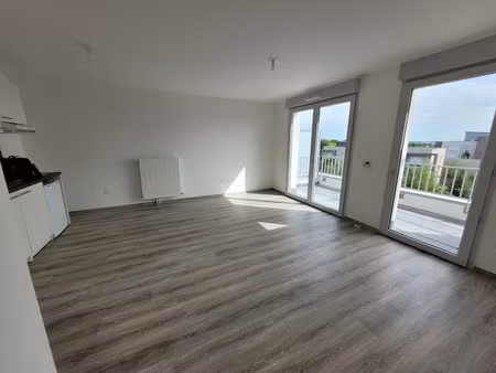 location appartement 2 pièces 51 m² à amiens (80000)  779 €