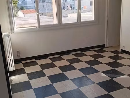 location appartement 3 pièces 57 m² à avignon (84000)  690 €