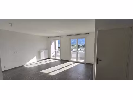 location appartement 1 pièce 44 m² à cluses (74300)  750 €