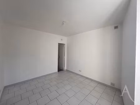 location appartement 2 pièces 33.23 m² à juziers (78820)  715 €