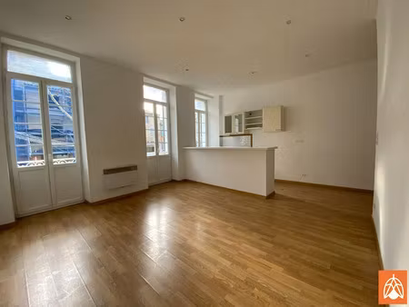 location appartement 3 pièces 73.92 m² à salon-de-provence (13300)  720 €