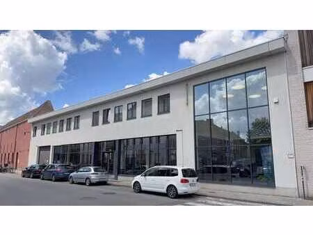 showroom avec entrepôt à louer au handelsdok à gand.