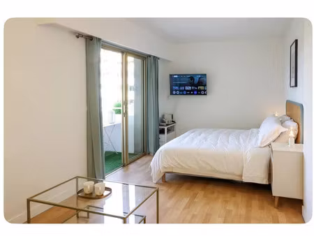 location meublée appartement 1 pièce 28 m² à le cannet (06110)  900 €