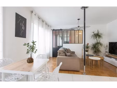 location meublée appartement 1 pièce 42 m² à villeurbanne (69100)  950 €