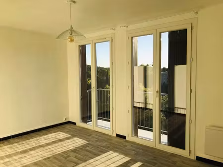 location appartement 3 pièces 53 m² à aix-en-provence (13090)  1 120 €