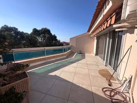 location appartement 4 pièces 91.78 m² à hyeres (83400)  1 391 €