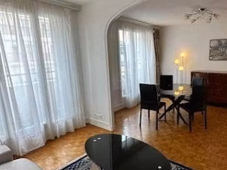 location meublée appartement 3 pièces 51 m² à paris 15ème (75015)  1 770 €