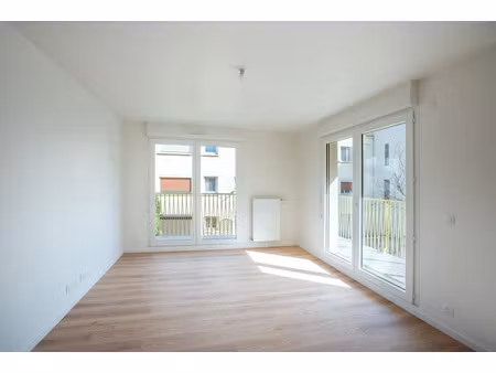 location appartement 3 pièces 67 m² à courbevoie (92400)  1 632 €