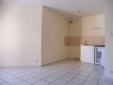 a louer proche université lyon iii et lyon i et commodité joli studio de 29.96 m2 sur bour