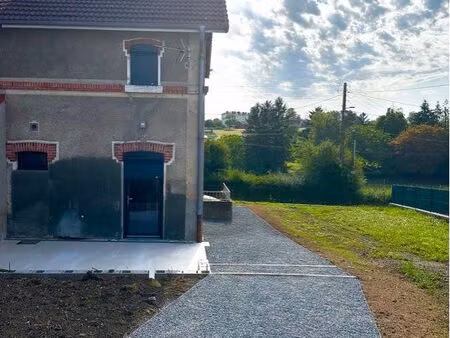 à vendre – maison mitoyenne rénovée avec jardin  garage et dépendanc