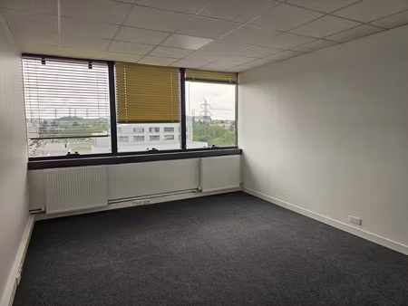 location locaux professionnels 1 pièce 20 m² à cergy (95000)  442 €