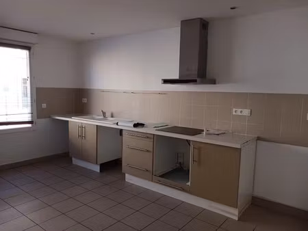 location locaux professionnels 4 pièces 134 m² à langon (33210)  1 023 €