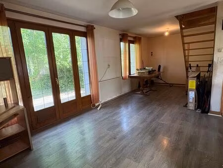 maison d'environ 100 m2 à rénover avec terrain
