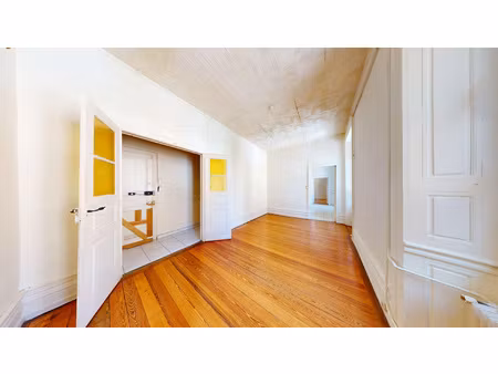 appartement f3 à fort potentiel au coeur de la vieille ville