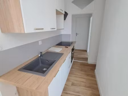 location duplex 3 pièces 77.63 m² à saint-jean-d'angély (17400)  680 €