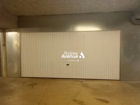 double garage fermé en sous-sol de 30 m² avec électricité