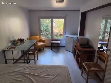 chambre avec entrée indépendante dans maison au calme proche témis