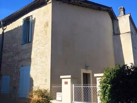 maison de village t4 avec jardin et terrasse à castéra-lectourois