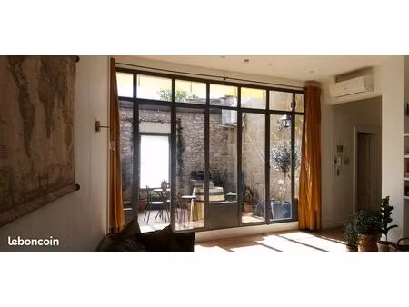 rare à lunel - t4 meublé de charme 130 m² rénové avec patio - gare à 3 min
