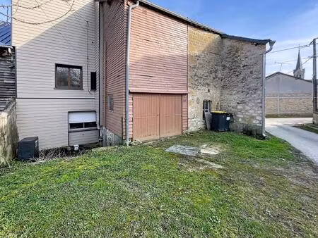 située dans le village du chesnois-auboncourt