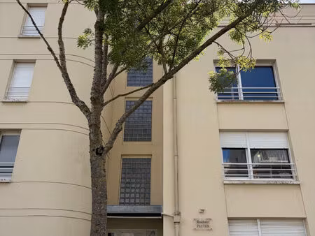 a louer f1 poche campus 2 et lycee st ursule
