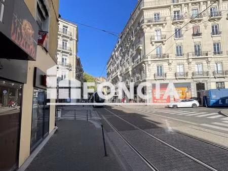 location - local commercial - 11 m² - 4 800 €/an hc ht -