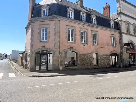 à louer - local d'activité rénové au coeur de pont-l'abbé