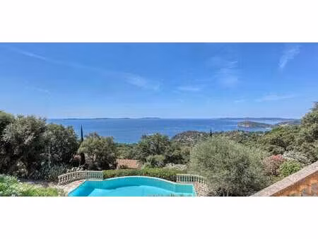 maison avec piscine en bord de mer rayol-canadel-sur-mer (83)