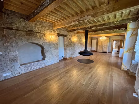 location maison 4 pièces 204 m² à saint-antonin-noble-val (82140)  1 150 €